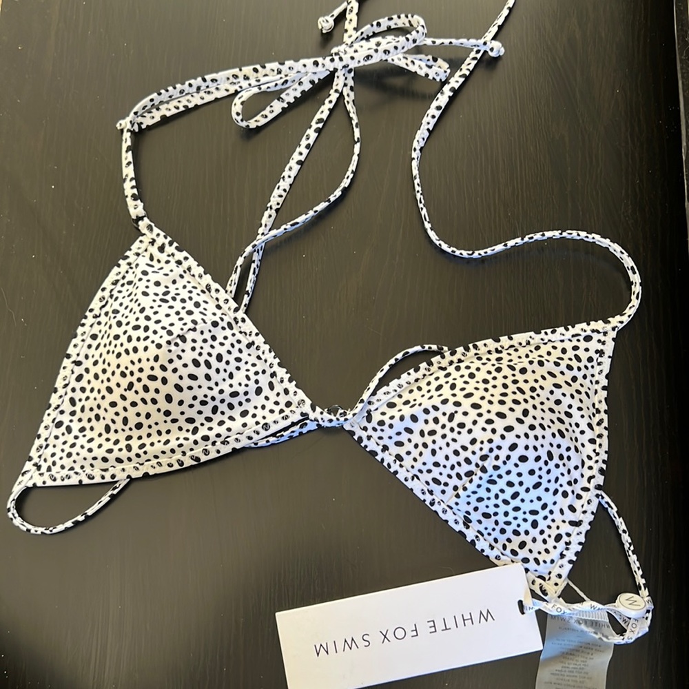White Fox Speckle Top Black & White